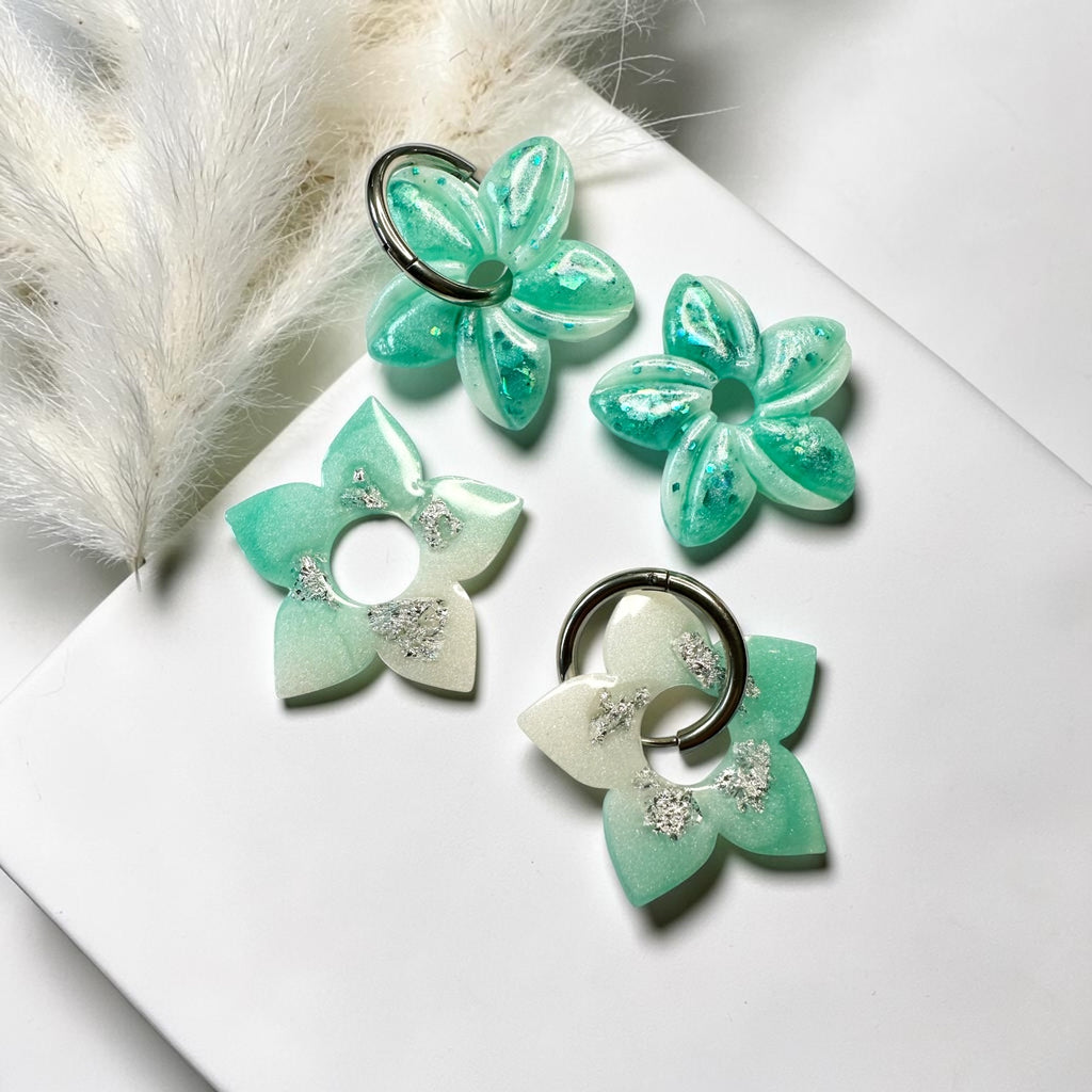 Pampilles fleur turquoise — résine multicouches